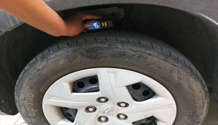 2020 Hyundai VENUE E 1.2, Petrol, Manual, 38,159 km, tyre