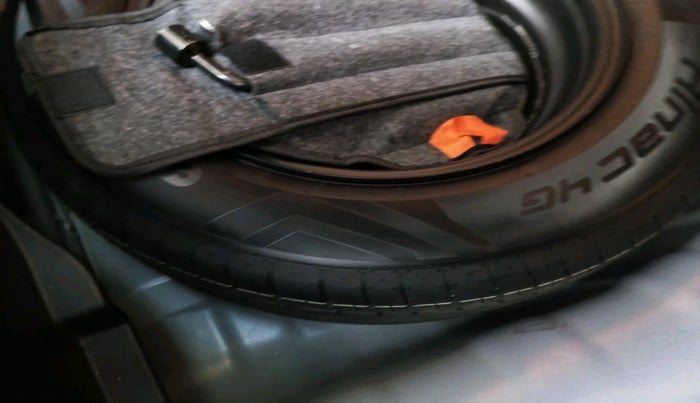 2020 Hyundai VENUE E 1.2, Petrol, Manual, 38,159 km, tyre