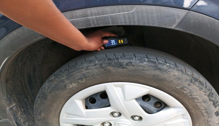 2020 Hyundai VENUE E 1.2, Petrol, Manual, 38,159 km, tyre