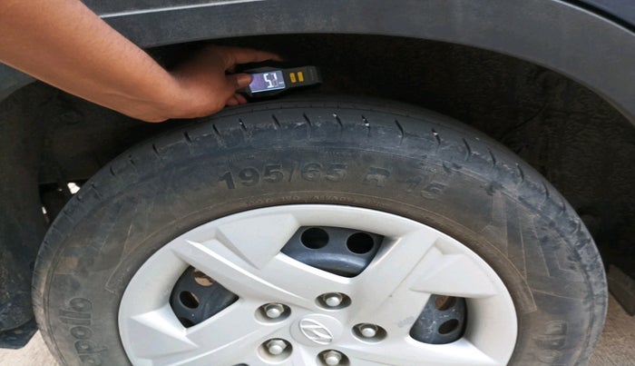 2020 Hyundai VENUE E 1.2, Petrol, Manual, 38,159 km, tyre