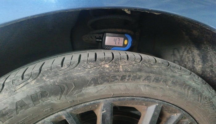 2017 Volkswagen Vento HIGHLINE 1.6 MPI, Petrol, Manual, 60,849 km, tyre