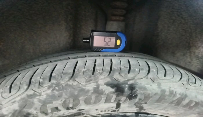 2017 Volkswagen Vento HIGHLINE 1.6 MPI, Petrol, Manual, 60,849 km, tyre