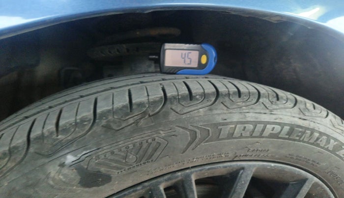 2017 Volkswagen Vento HIGHLINE 1.6 MPI, Petrol, Manual, 60,849 km, tyre