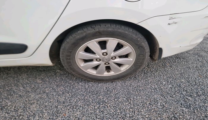 2015 Hyundai Xcent SX 1.2, Petrol, Manual, 1,44,914 km, tyre