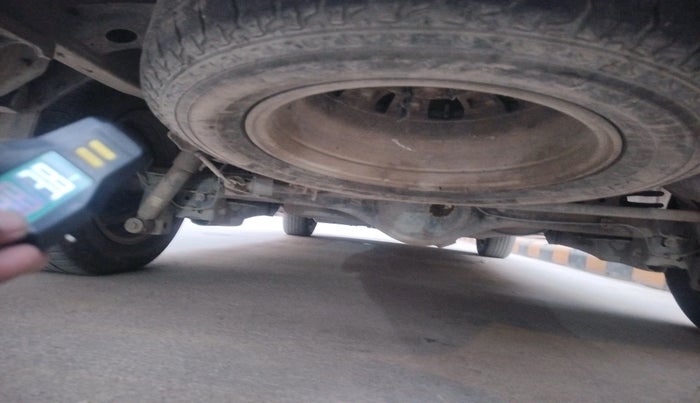 2015 Toyota Innova 2.5 VX 7 STR, Diesel, Manual, 2,81,082 km, tyre