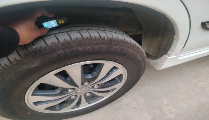 2015 Toyota Innova 2.5 VX 7 STR, Diesel, Manual, 2,81,082 km, tyre