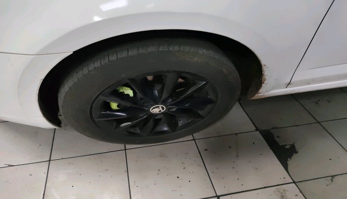 2014 Skoda Octavia ELEGANCE 2.0 TDI AT, Diesel, Automatic, 1,61,255 km, tyre