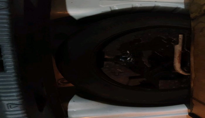 2014 Skoda Octavia ELEGANCE 2.0 TDI AT, Diesel, Automatic, 1,61,255 km, tyre