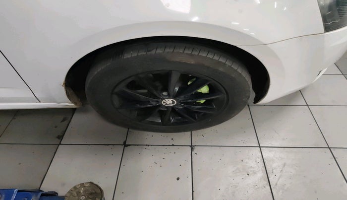 2014 Skoda Octavia ELEGANCE 2.0 TDI AT, Diesel, Automatic, 1,61,255 km, tyre