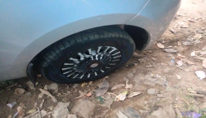 2011 Tata Indica Vista TERRA SAFIRE, Petrol, Manual, 1,07,998 km, tyre