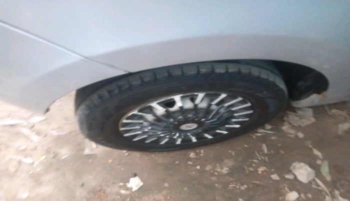 2011 Tata Indica Vista TERRA SAFIRE, Petrol, Manual, 1,07,998 km, tyre