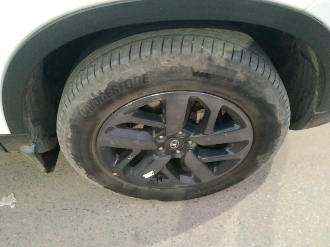 2021 Tata Safari XZ PLUS GOLD, Diesel, Manual, 1,20,491 km, tyre