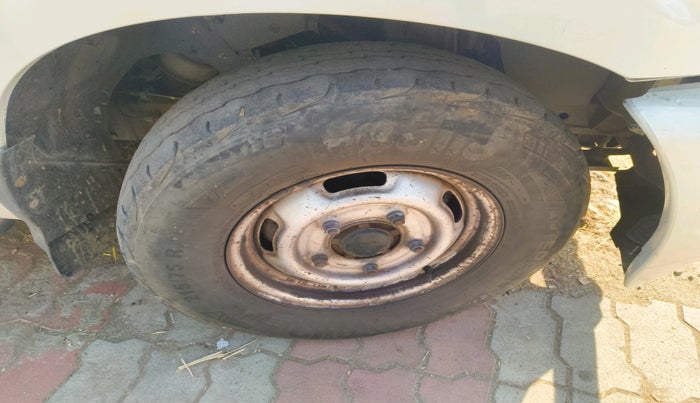 2013 Mahindra Scorpio EX M2DI, Diesel, Manual, 2,21,300 km, tyre