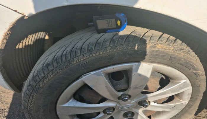 2012 Hyundai Eon MAGNA + LPG, Petrol, Manual, 77,024 km, tyre