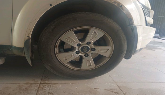 2015 Mahindra XUV500 W8, Diesel, Manual, 1,01,937 km, tyre