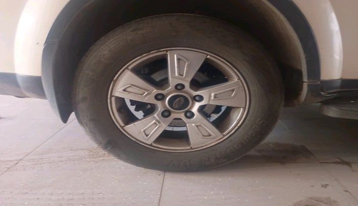 2015 Mahindra XUV500 W8, Diesel, Manual, 1,01,937 km, tyre