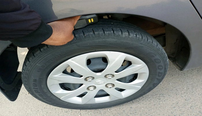 2017 Hyundai Eon MAGNA +, Petrol, Manual, 49,892 km, tyre