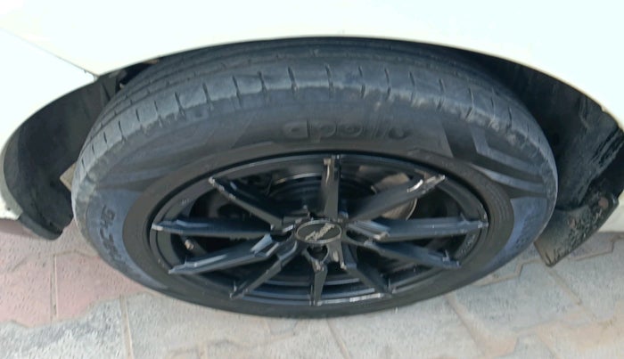 2017 Renault Lodgy 85 PS RXE 7 STR, Diesel, Manual, 1,71,405 km, tyre