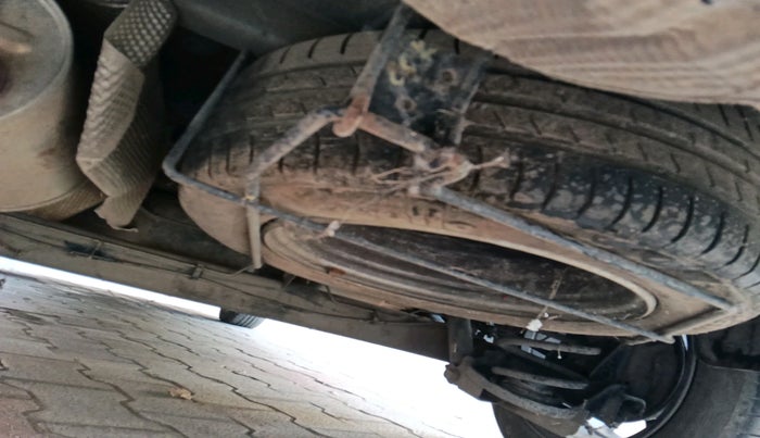 2017 Renault Lodgy 85 PS RXE 7 STR, Diesel, Manual, 1,71,405 km, tyre