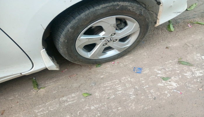 2015 Honda City 1.5L I-VTEC VX, Petrol, Manual, 1,02,818 km, tyre