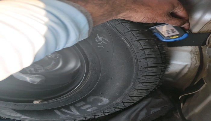 2017 Renault Kwid RXT 0.8, Petrol, Manual, 38,058 km, tyre