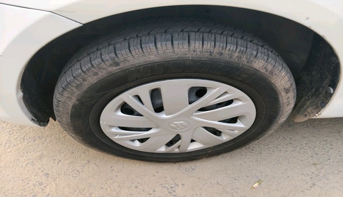 2016 Maruti Swift VXI, Petrol, Manual, 1,63,656 km, tyre