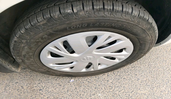 2016 Maruti Swift VXI, Petrol, Manual, 1,63,656 km, tyre