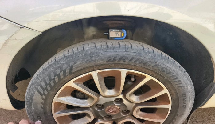 2016 Fiat Grand Punto EMOTION 1.3 90 HP, Diesel, Manual, 1,12,581 km, tyre