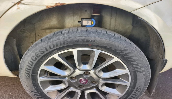 2016 Fiat Grand Punto EMOTION 1.3 90 HP, Diesel, Manual, 1,12,581 km, tyre