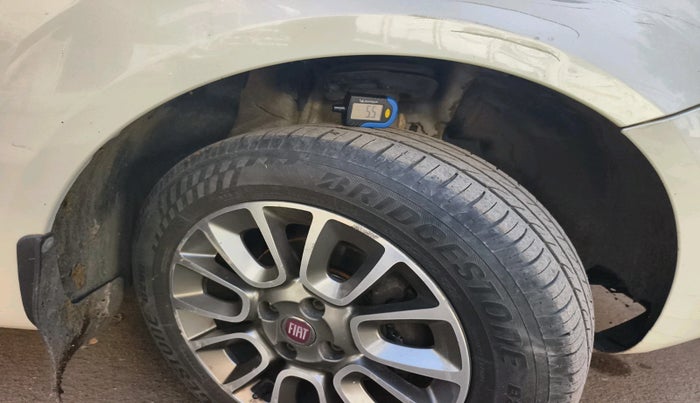 2016 Fiat Grand Punto EMOTION 1.3 90 HP, Diesel, Manual, 1,12,581 km, tyre