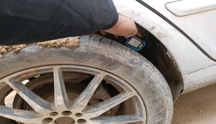 2011 Skoda Laura AMBIENTE 2.0 TDI CR MT, Diesel, Manual, 1,06,125 km, tyre