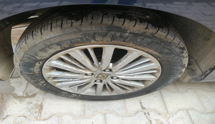 2025 Honda Amaze 1.2L I-VTEC VX, Petrol, Manual, 2,731 km, tyre