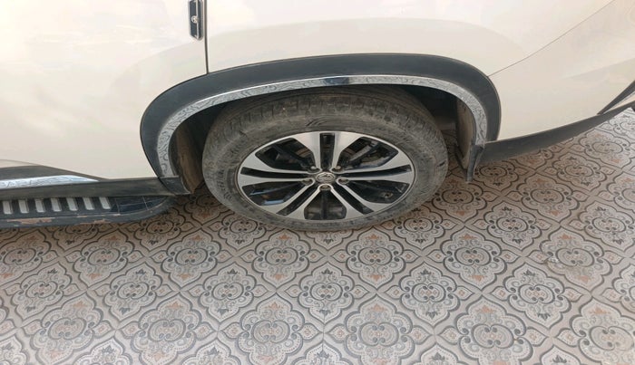 2022 MG HECTOR PLUS SHARP 1.5 TURBO HYBRID MT 6-STR DUAL TONE, Petrol, Manual, 30,783 km, tyre