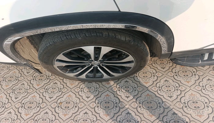 2022 MG HECTOR PLUS SHARP 1.5 TURBO HYBRID MT 6-STR DUAL TONE, Petrol, Manual, 30,783 km, tyre