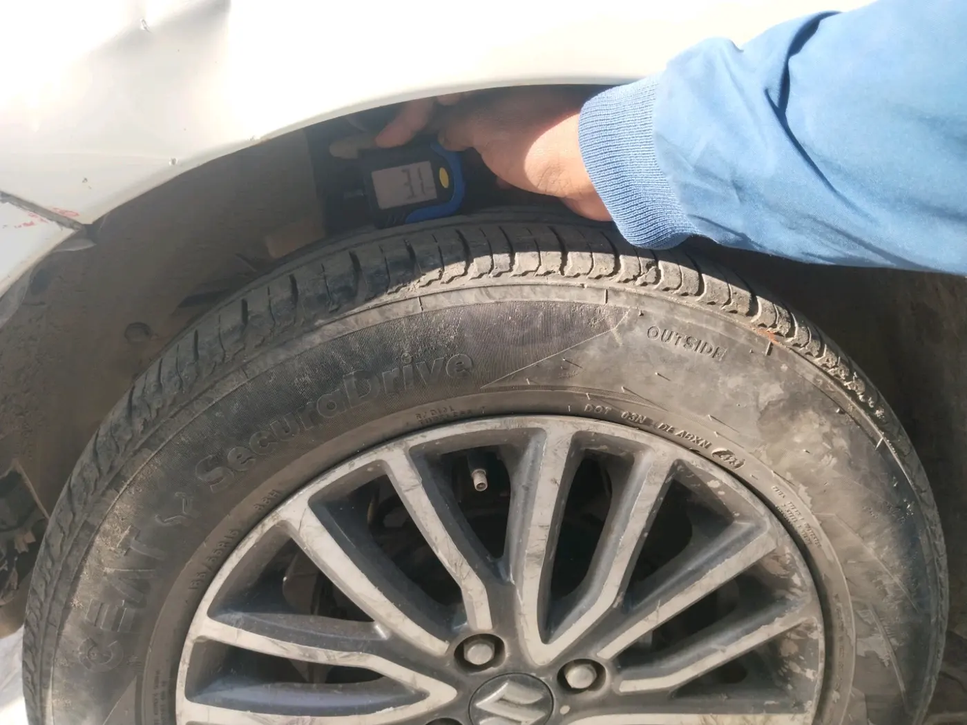 2017 Maruti Dzire ZDI PLUS AMT, Diesel, Automatic, 1,92,939 km, tyre