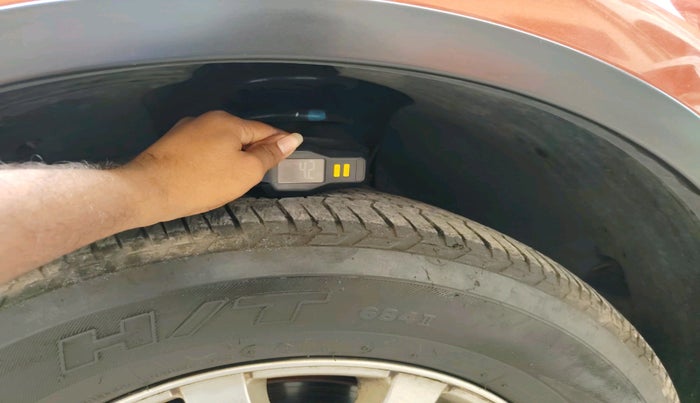 2015 Mahindra XUV500 W10, Diesel, Manual, 1,25,770 km, tyre