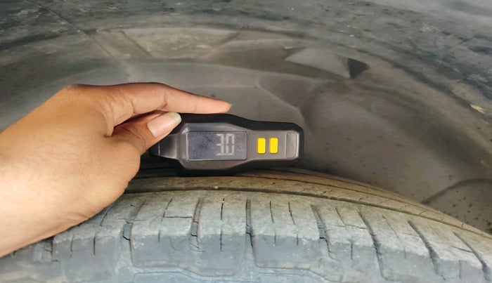 2015 Mahindra XUV500 W10, Diesel, Manual, 1,25,770 km, tyre