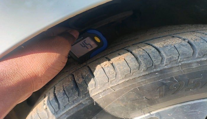 2019 Toyota Glanza V, Petrol, Manual, 96,712 km, tyre