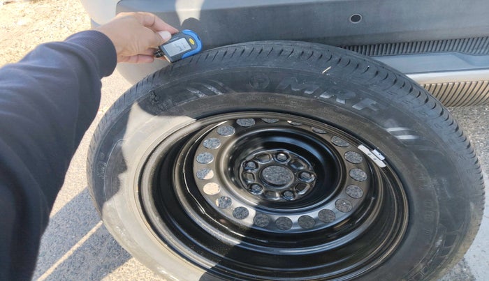 2023 Maruti BREZZA VXI SMART HYBRID, Petrol, Manual, 24,180 km, tyre