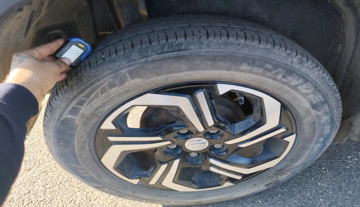 2023 Maruti BREZZA VXI SMART HYBRID, Petrol, Manual, 24,180 km, tyre