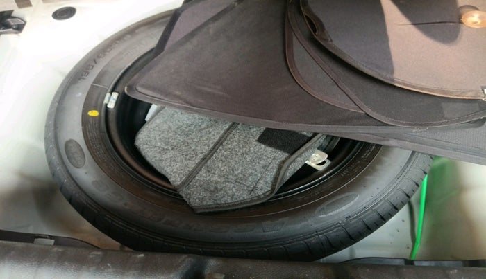 2023 KIA SONET HTX 1.0 DCT, Petrol, Automatic, 40,554 km, tyre