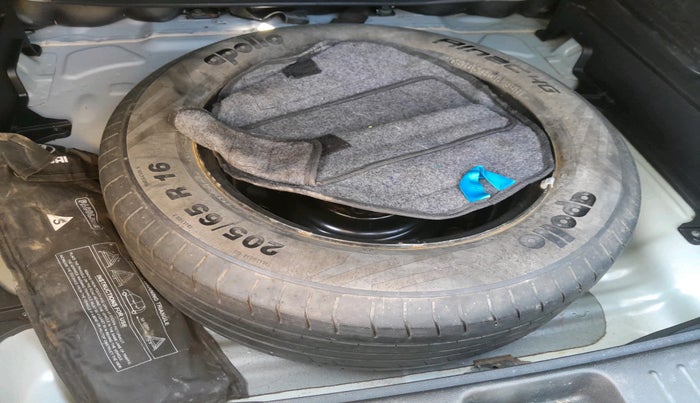 2021 Hyundai Creta EX 1.5 PETROL, Petrol, Manual, 55,411 km, tyre