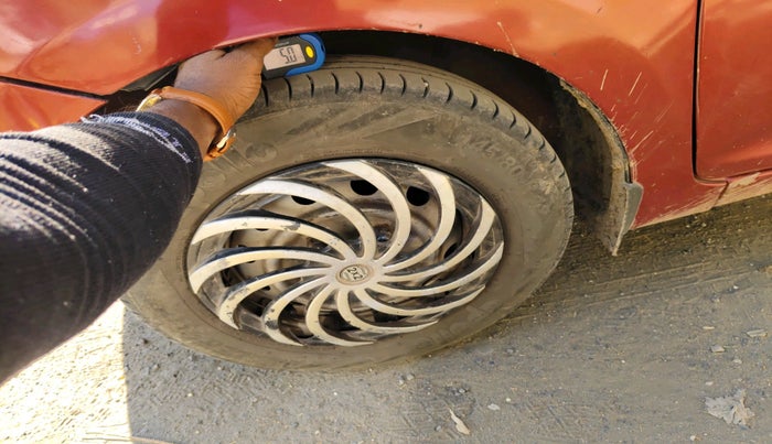 2013 Hyundai Eon ERA +, Petrol, Manual, 1,10,680 km, tyre