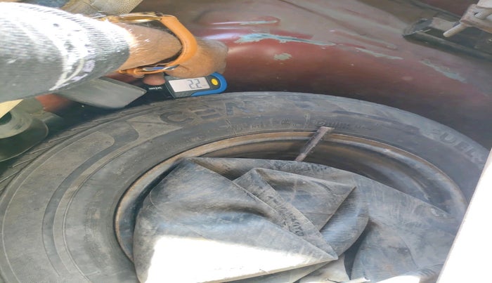 2013 Hyundai Eon ERA +, Petrol, Manual, 1,10,680 km, tyre