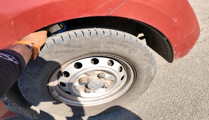 2013 Hyundai Eon ERA +, Petrol, Manual, 1,10,680 km, tyre