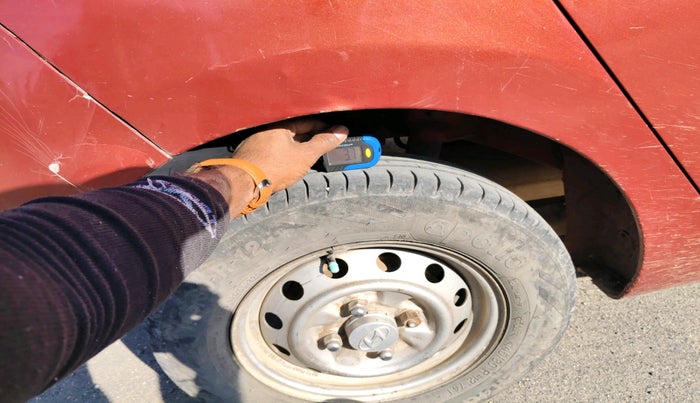 2013 Hyundai Eon ERA +, Petrol, Manual, 1,10,680 km, tyre