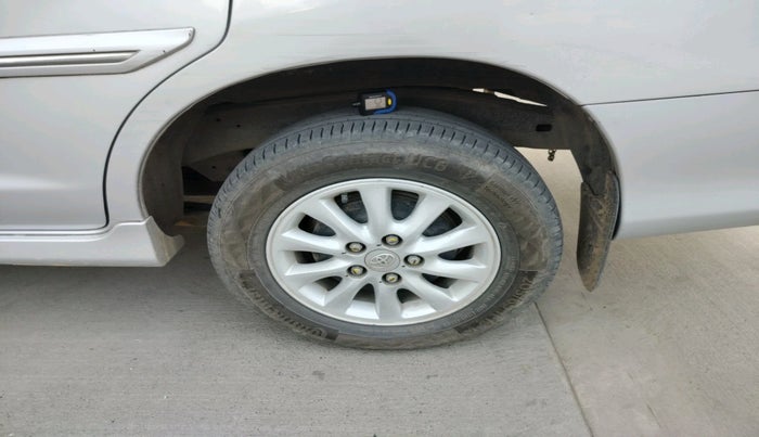 2013 Toyota Innova 2.5 VX 7 STR, Diesel, Manual, 57,126 km, tyre