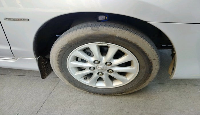 2013 Toyota Innova 2.5 VX 7 STR, Diesel, Manual, 57,126 km, tyre