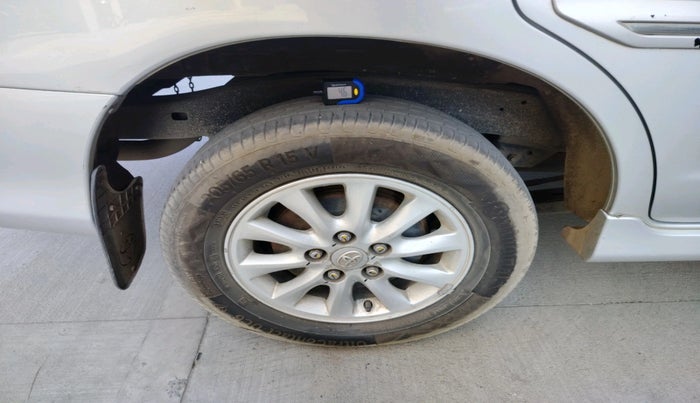 2013 Toyota Innova 2.5 VX 7 STR, Diesel, Manual, 57,126 km, tyre