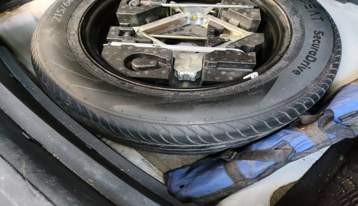 2022 MG ASTOR SMART EX 1.5 MT, Petrol, Manual, 60,273 km, tyre